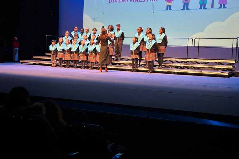 Muestra escolar de música navideña